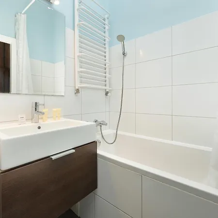 Komfortowy Blisko Rzeki We Wroclawiu Z Biurkiem I Wanna By Renters Vratislav